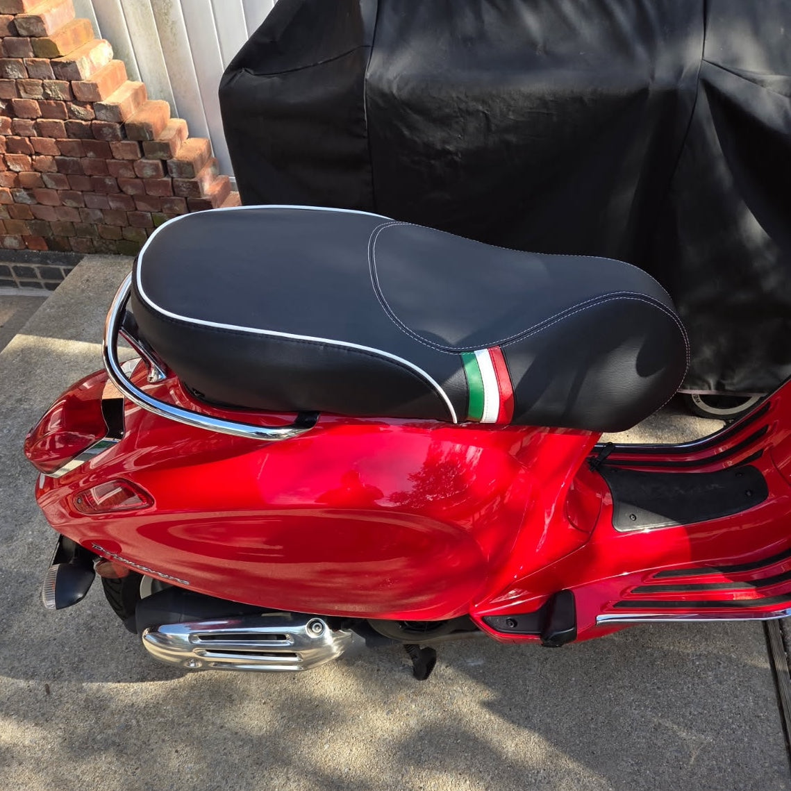 Vespa Sprint Primavera Black with Italian Racing Stripes by Cheeky Seats