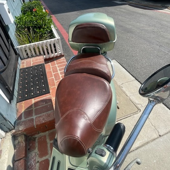 Vespa LXV whiskey seat cover and backrest set
