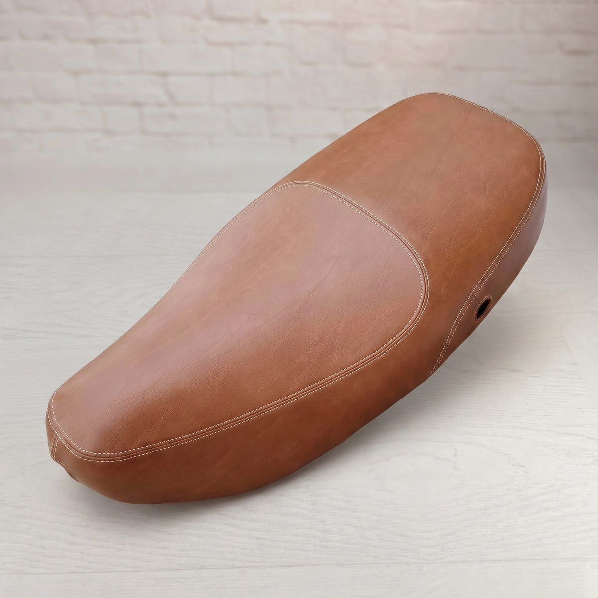 Vespa LX 50 150 caramel seat cover with French seams