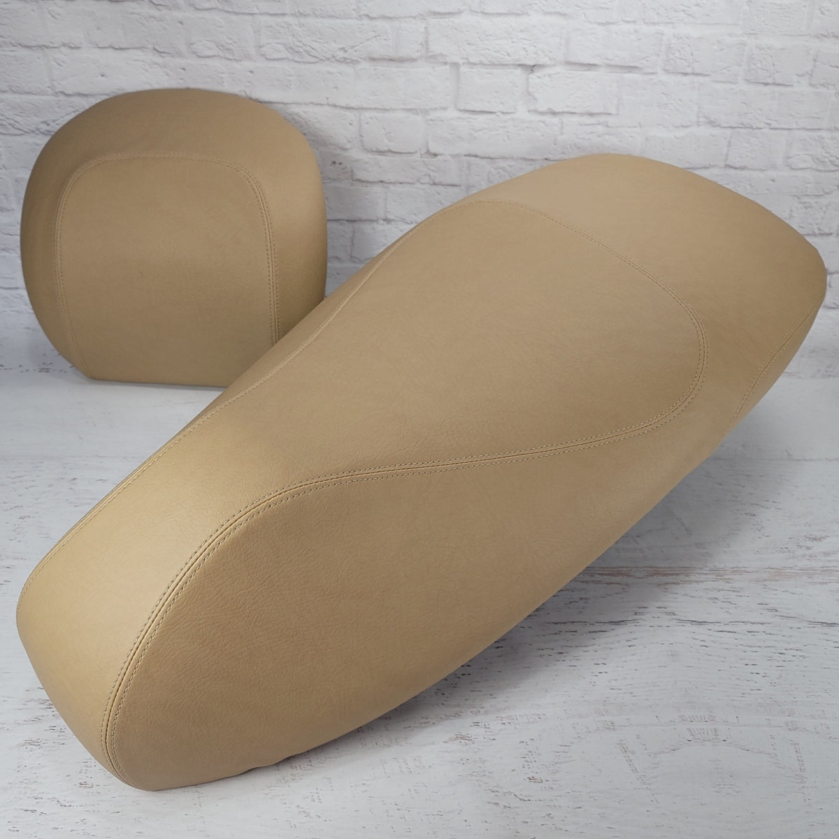 Vespa GTS camel tan seat cover close-up