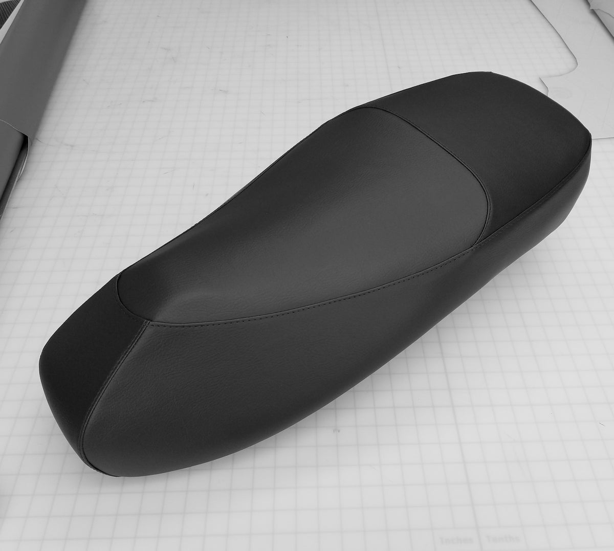 Vespa GTS 300 black seat cover detail