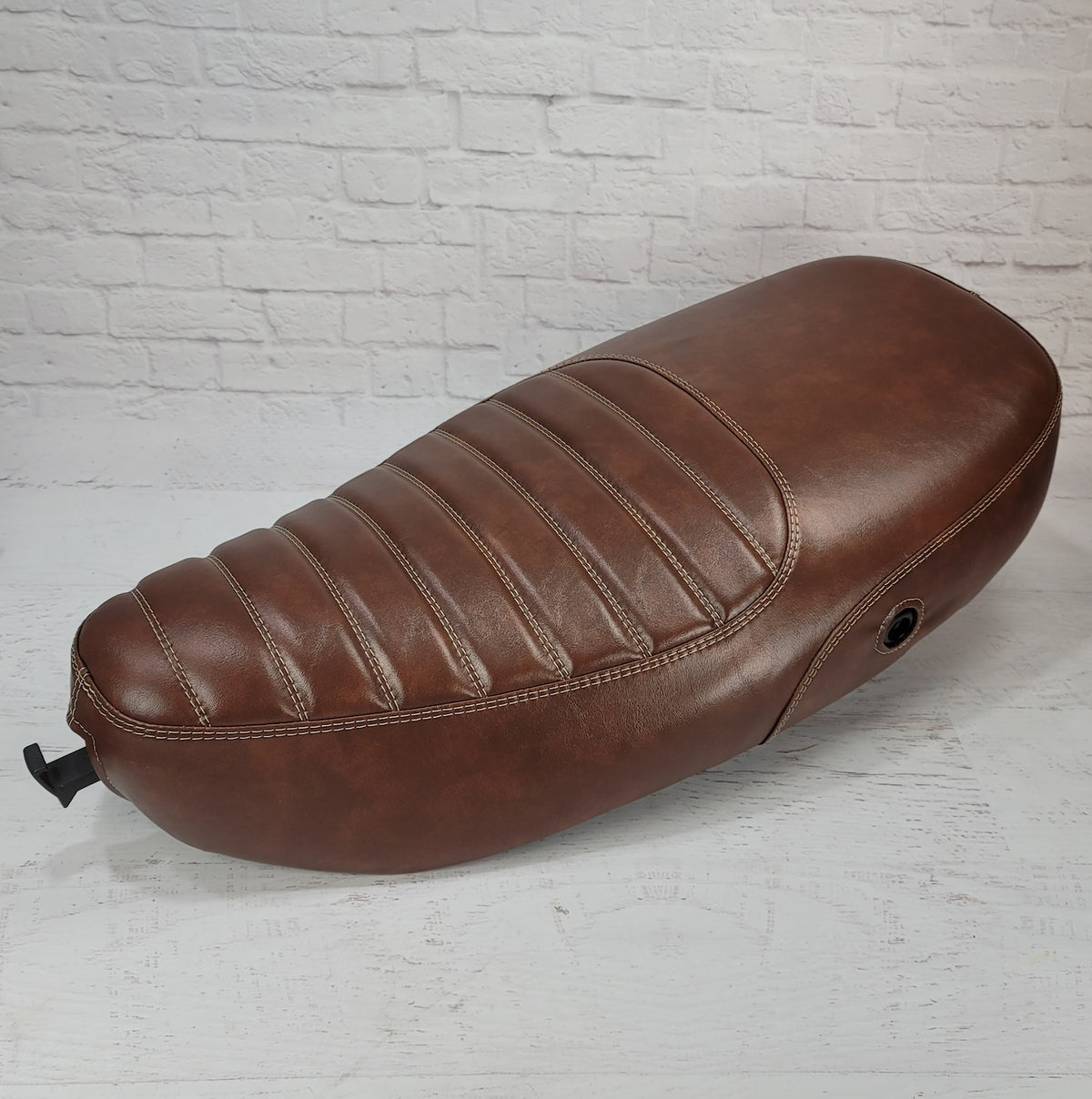 Vespa LX padded brown seat cover detail