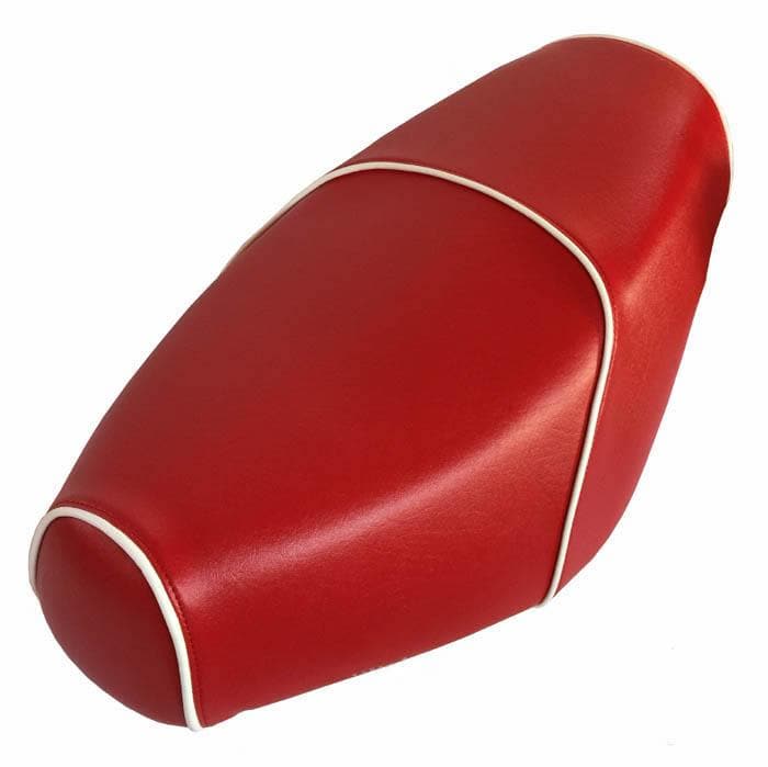 Lipstick-red Cheeky Seats cover for a Genuine Buddy seat with contrasting white piping