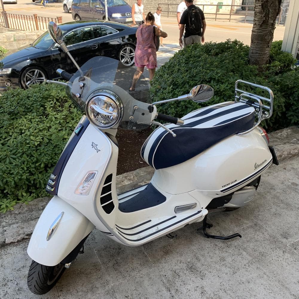 Vespa GTS 125 -300 Yacht Club Striped Seat Cover