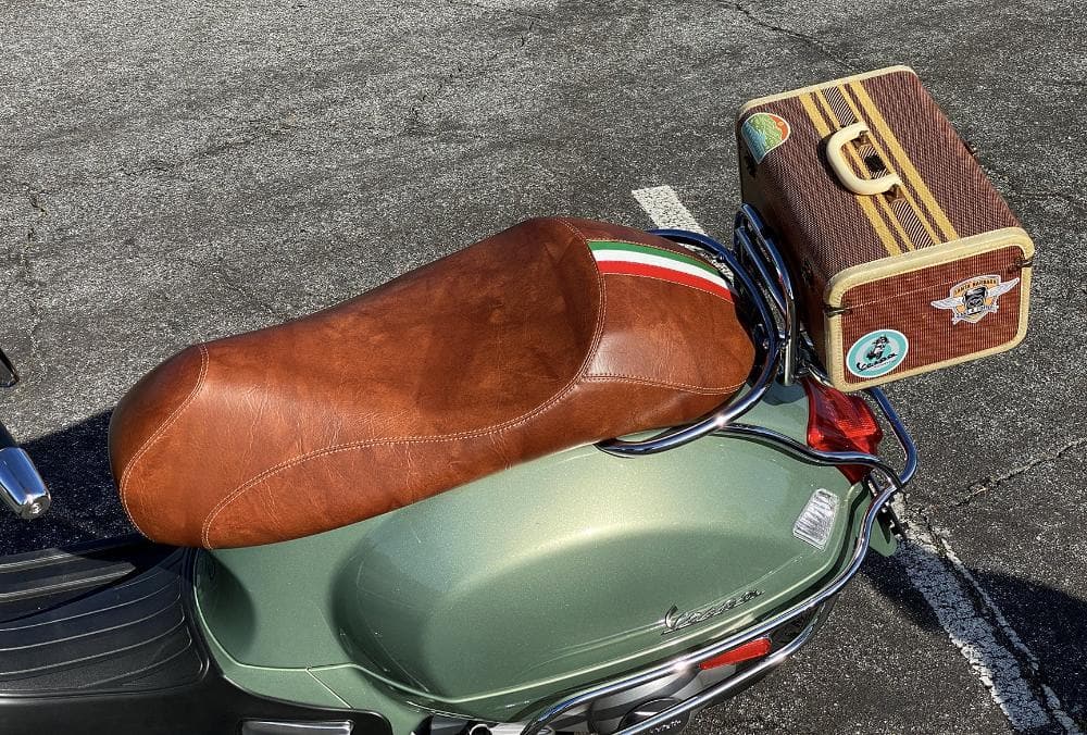 Vespa GTS GTV Euro Gel Chestnut Brown with Italian Stripe Seat Cover